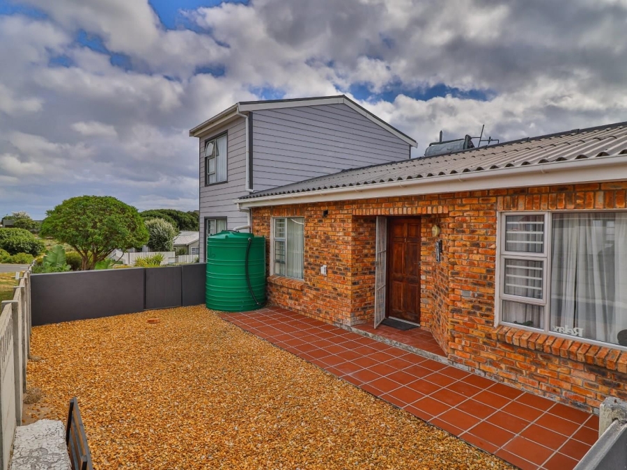 5 Bedroom Property for Sale in De Kelders Western Cape